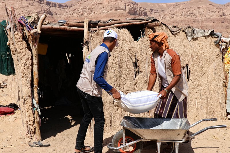 توزيع المساعدات الغذائية كتلة الماوى